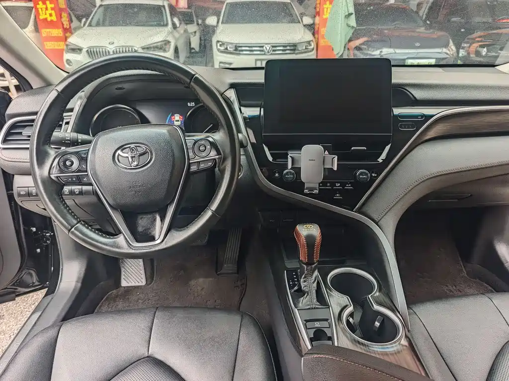 Toyota Camry 2021 — фото 13