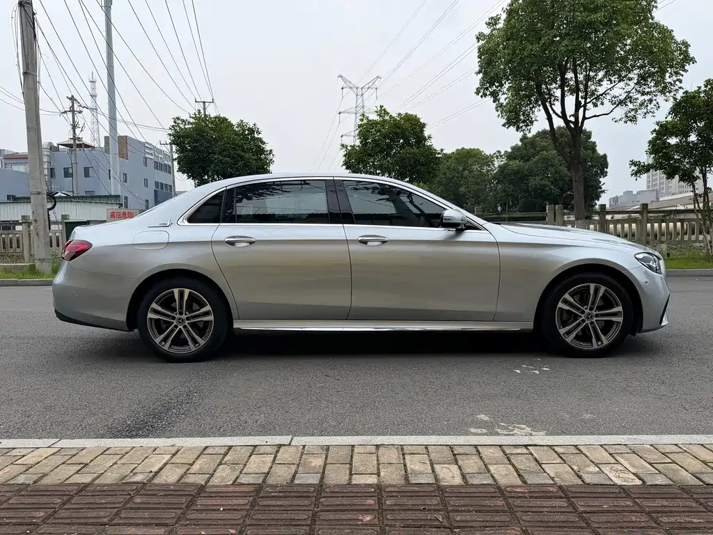 Mercedes-Benz E-Class 2023 — фото 4