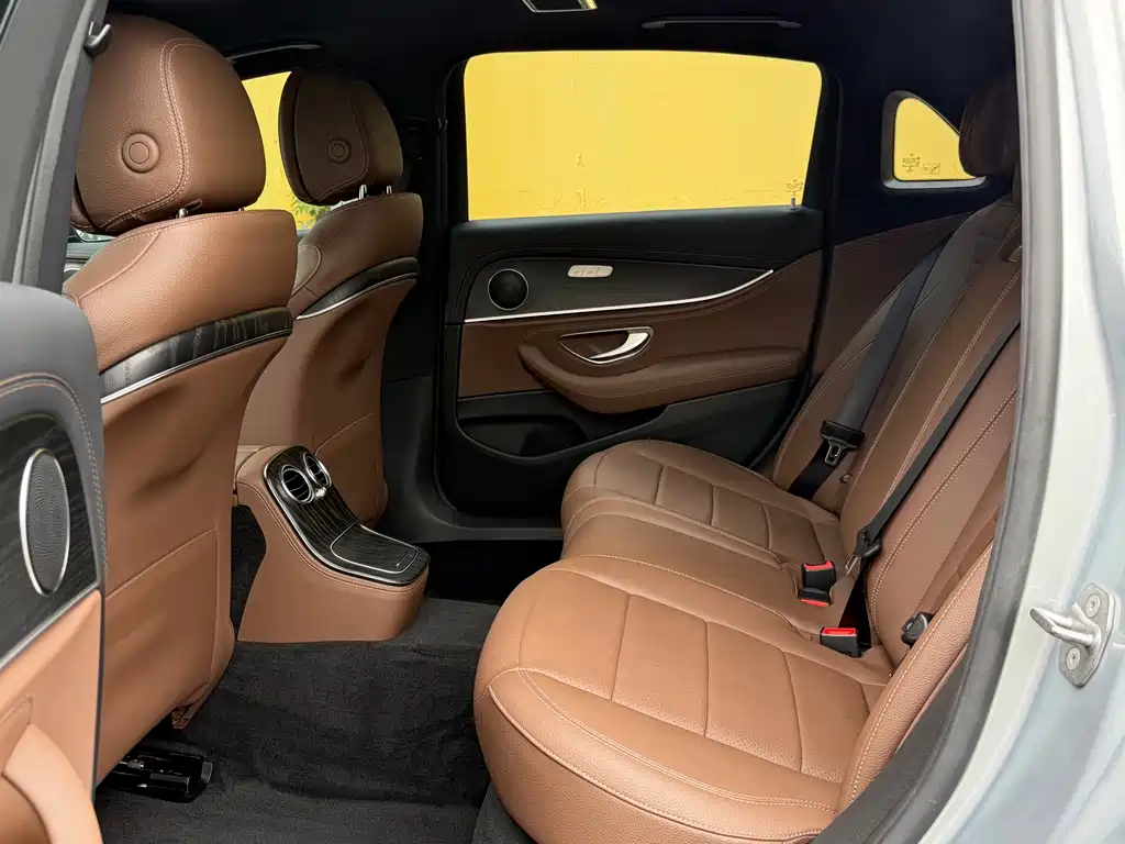 Mercedes-Benz E-Class 2023 — фото 16