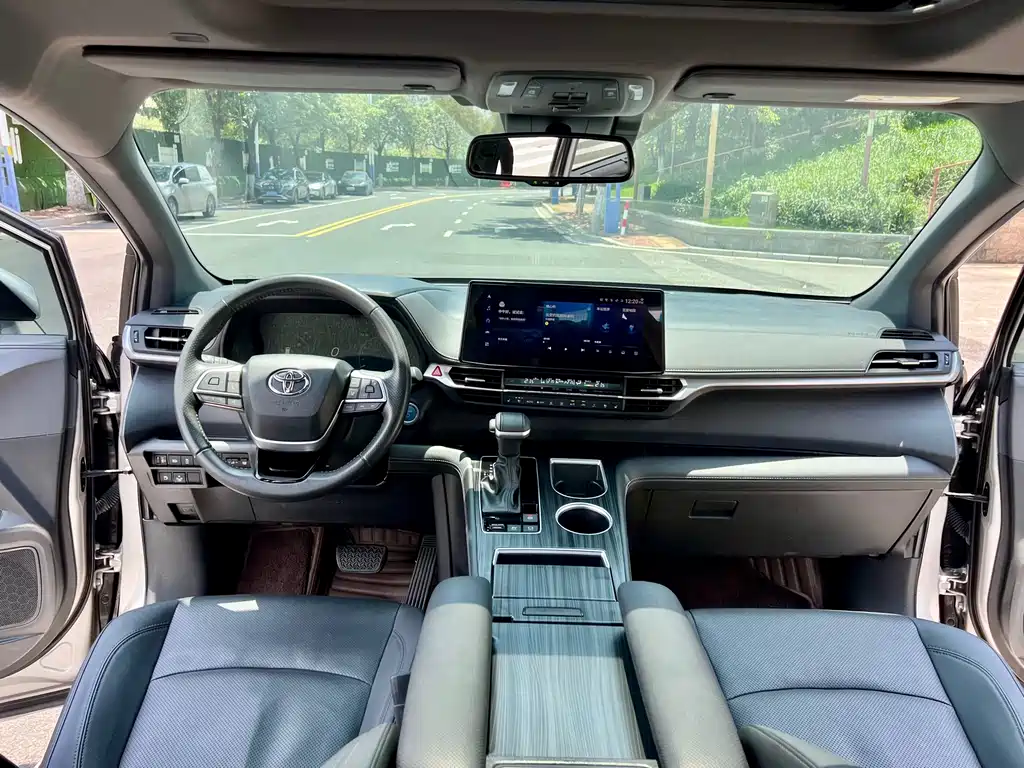 Toyota Sienna 2021 — фото 15