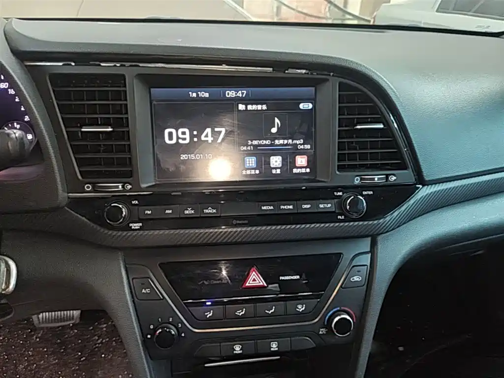 Hyundai Elantra 2016 — фото 13