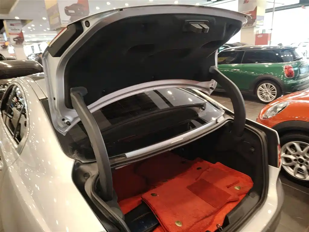 Jaguar XE 2016 — фото 20