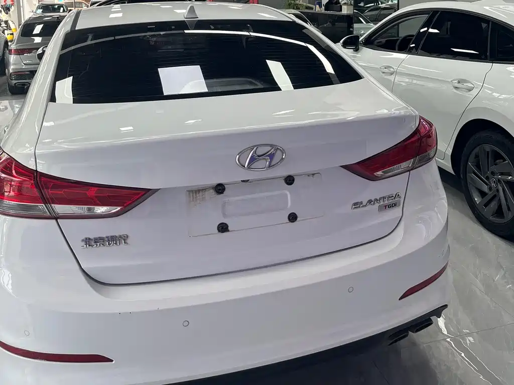 Hyundai Elantra 2020 — фото 3