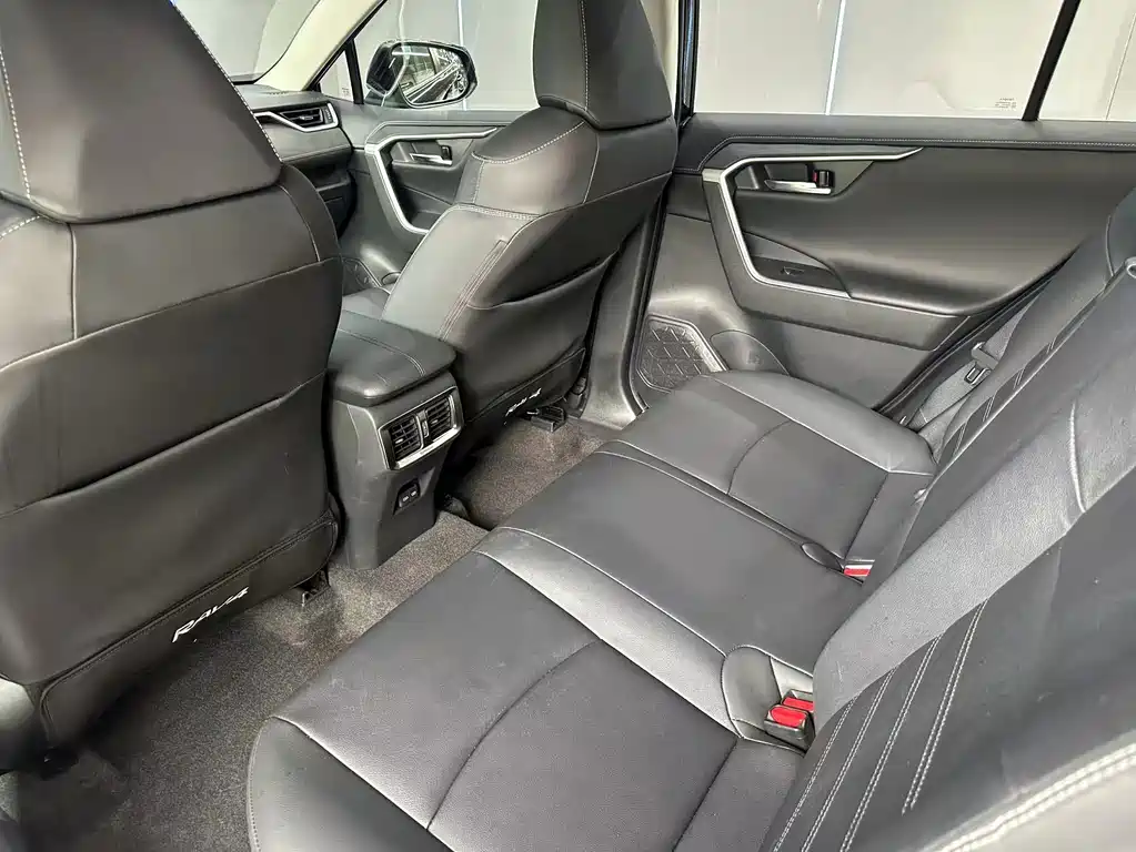 Toyota RAV4 2022 — фото 10