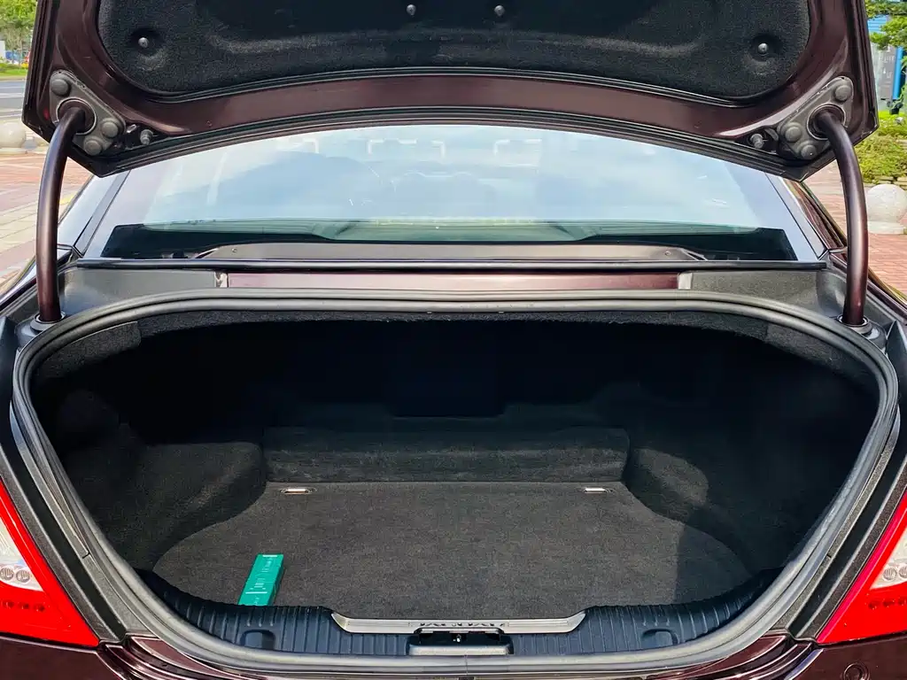 Jaguar XJ 2015 — фото 22