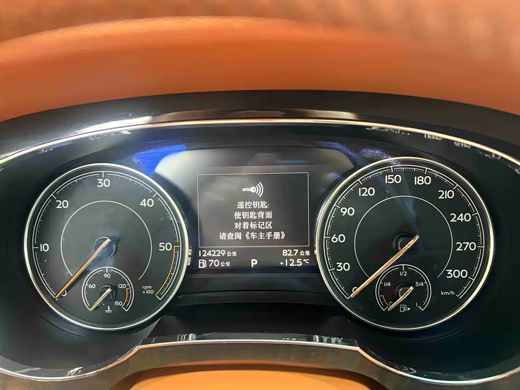 Bentley Bentayga 2018 — фото 15