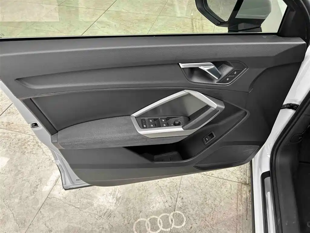 Audi Q3 2023 — фото 10