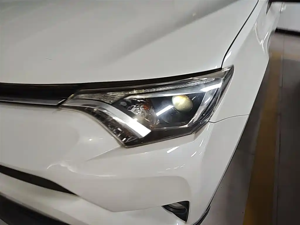 Toyota RAV4 2019 — фото 24
