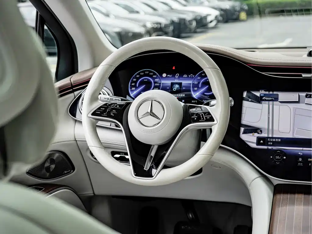 Mercedes-Benz EQS SUV 2023 — фото 17