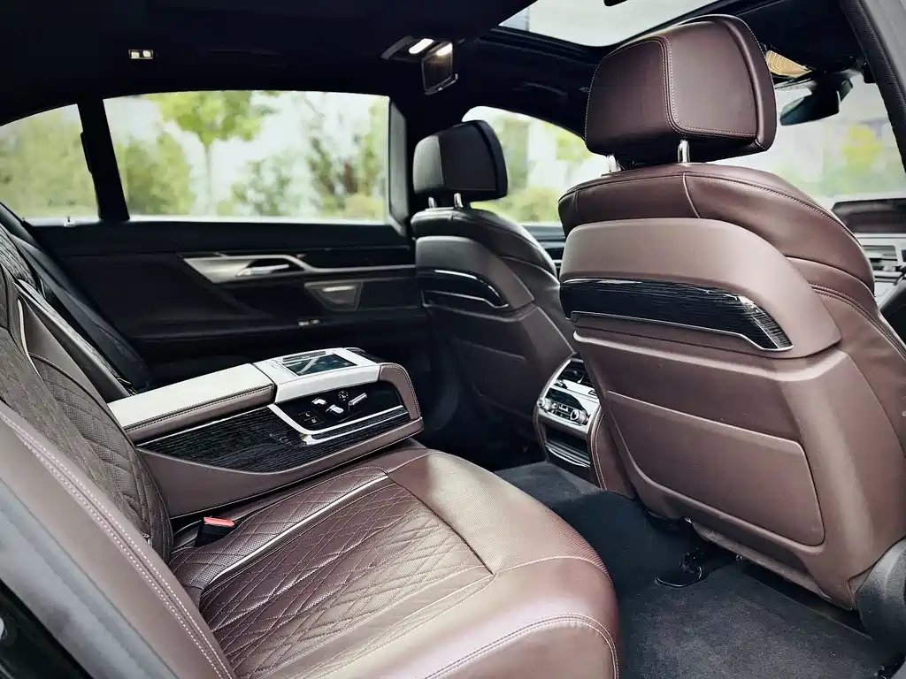 BMW 7 Series 2020 — фото 16