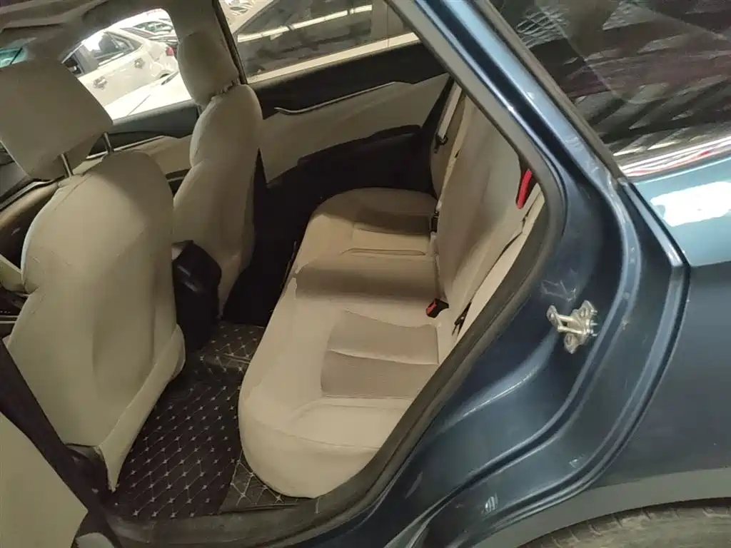 Buick Excelle 2015 — фото 17