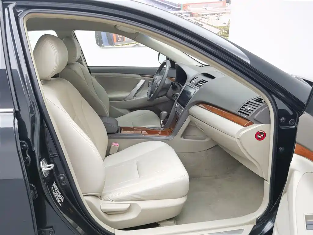 Toyota Camry 2016 — фото 23