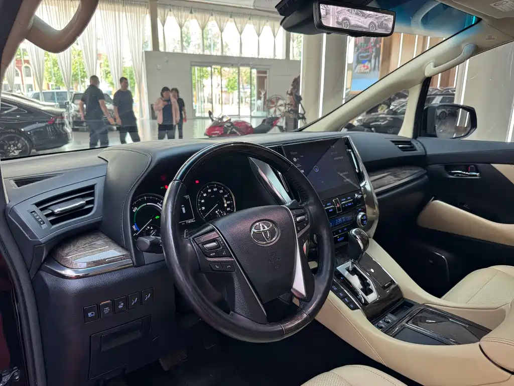 Toyota Vellfire 2023 — фото 11