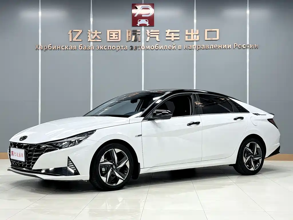 Hyundai Elantra 2023 — фото 1