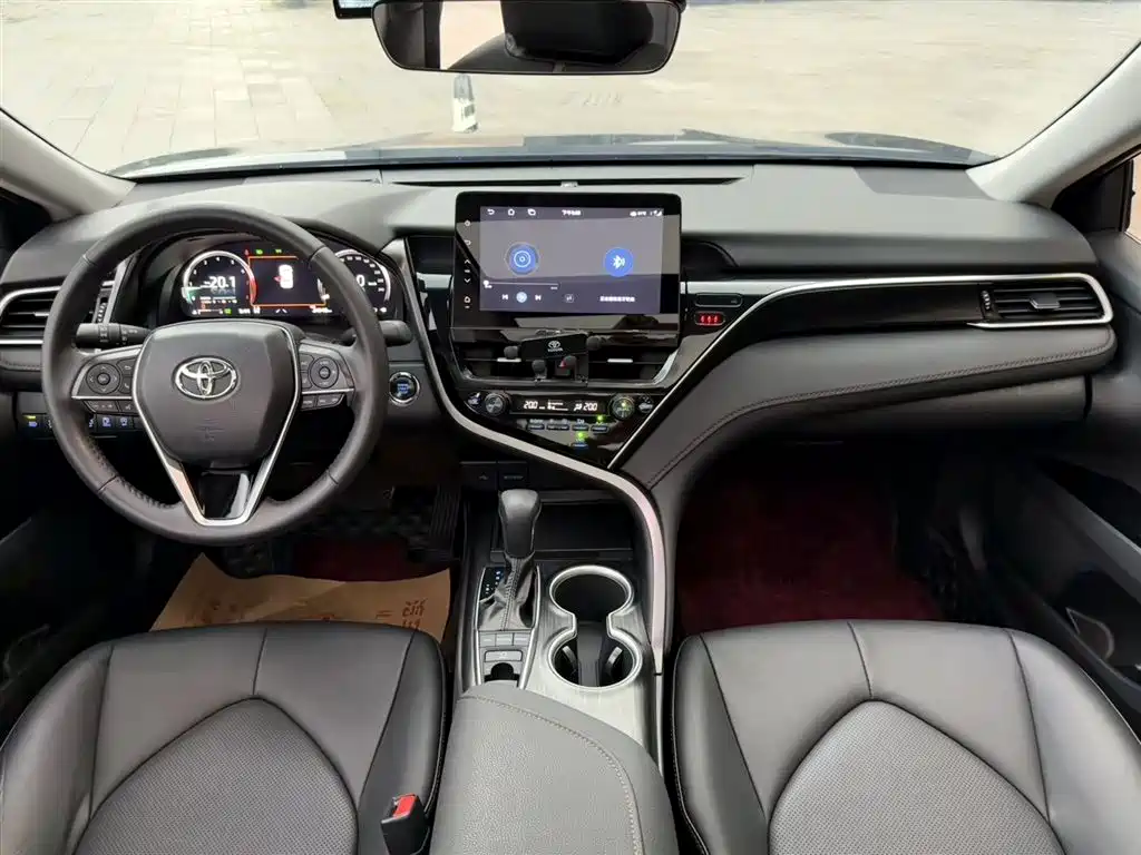 Toyota Camry 2024 — фото 8