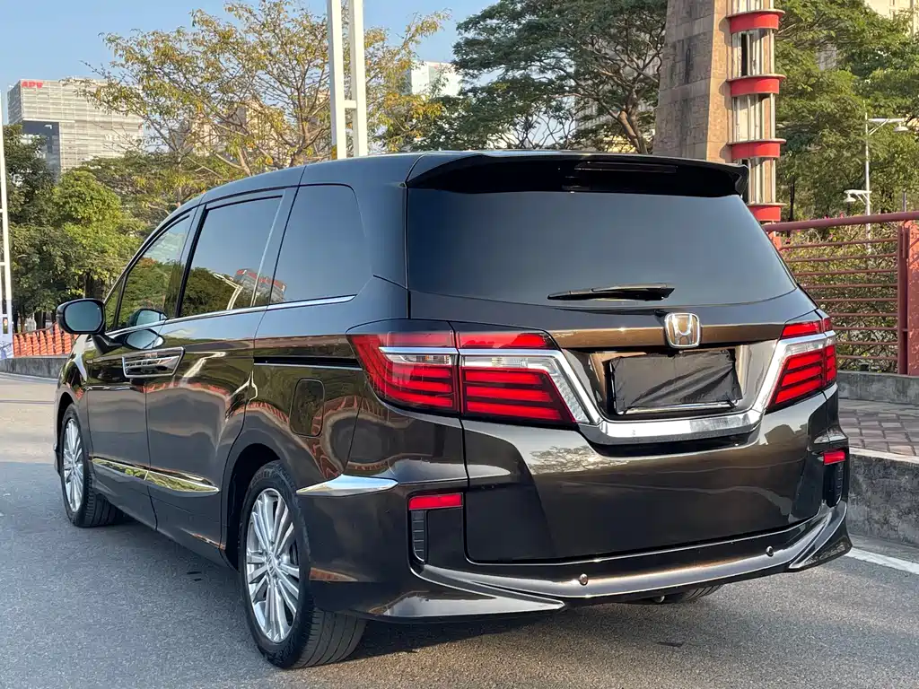 Honda Elysion 2017 — фото 16