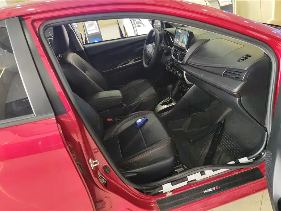 Toyota Yaris L 2021 — фото 8