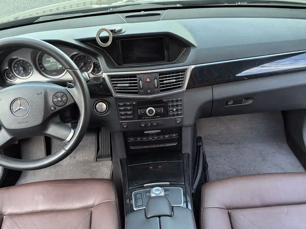 Mercedes-Benz E-Class 2010 — фото 15