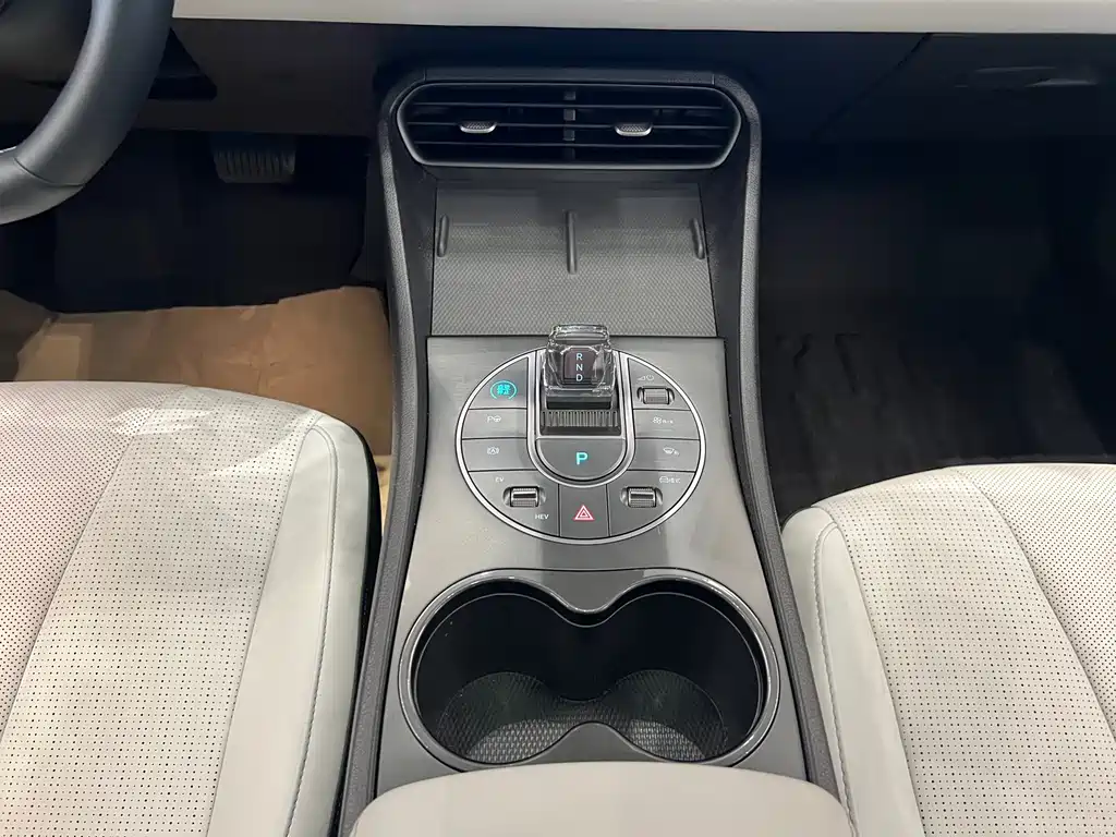BYD Seal 05 DM-i 2025 — фото 11