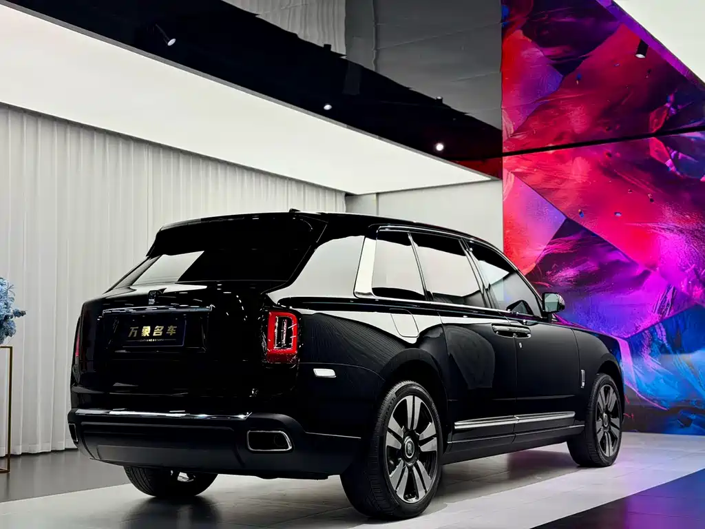 Rolls-Royce Cullinan 2023 — фото 14