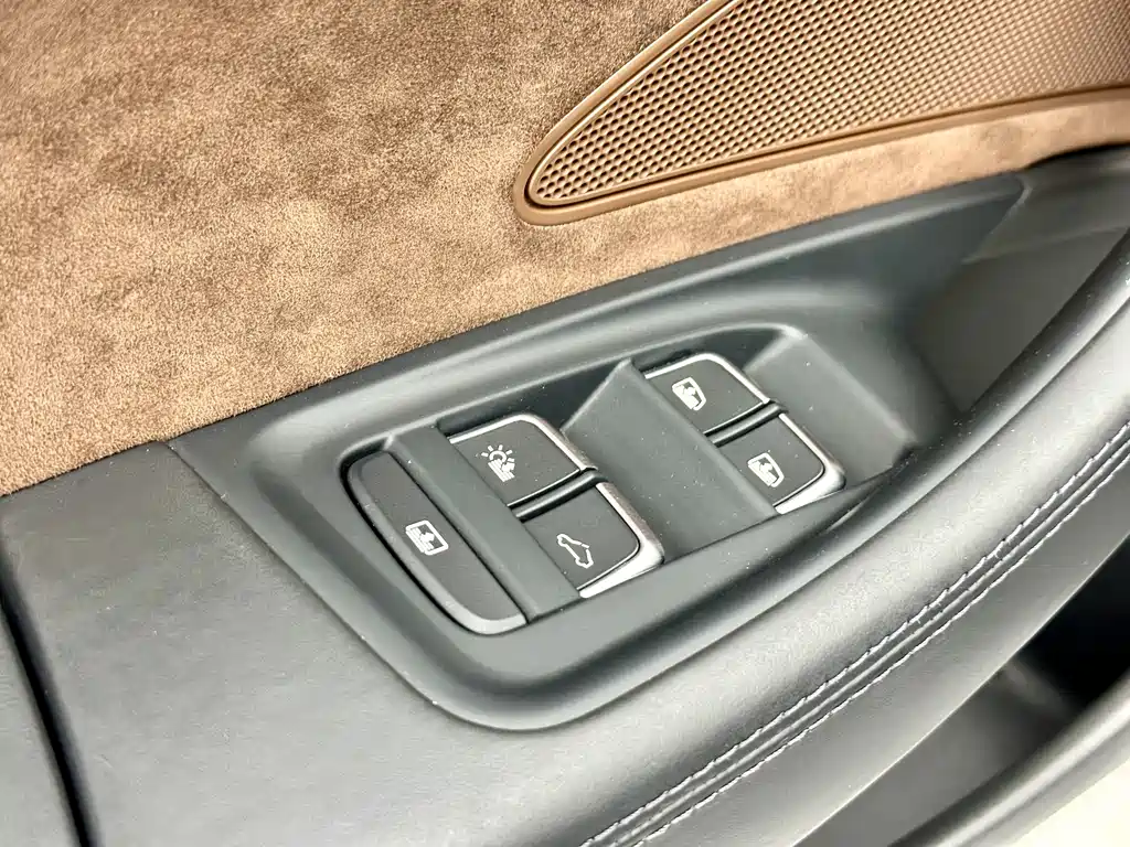 Audi A8 2016 — фото 11