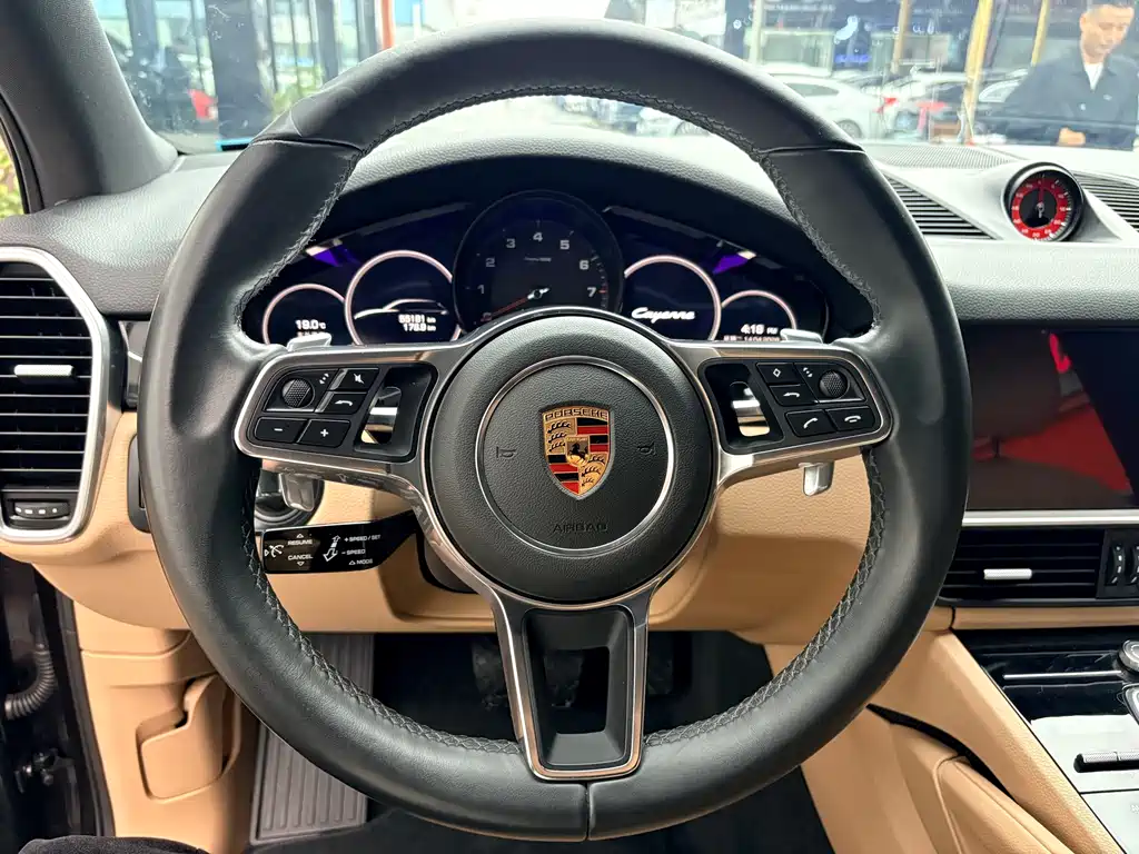 Porsche Cayenne 2018 — фото 13