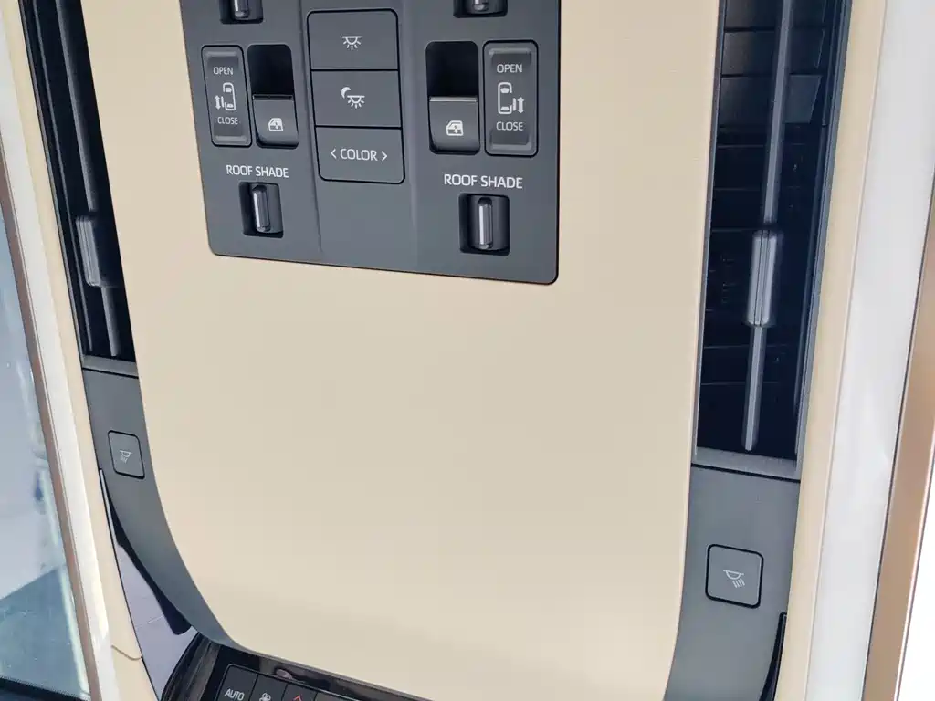 Toyota Alphard — фото 18