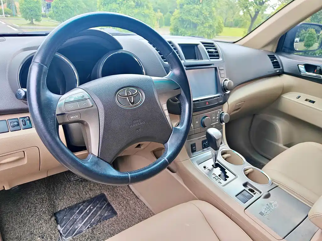 Toyota Highlander 2010 — фото 11