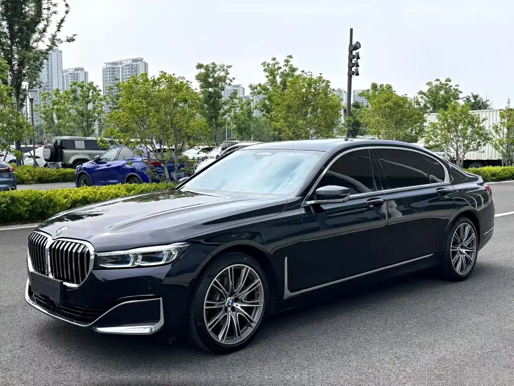 BMW 7 Series 2021 — фото 1