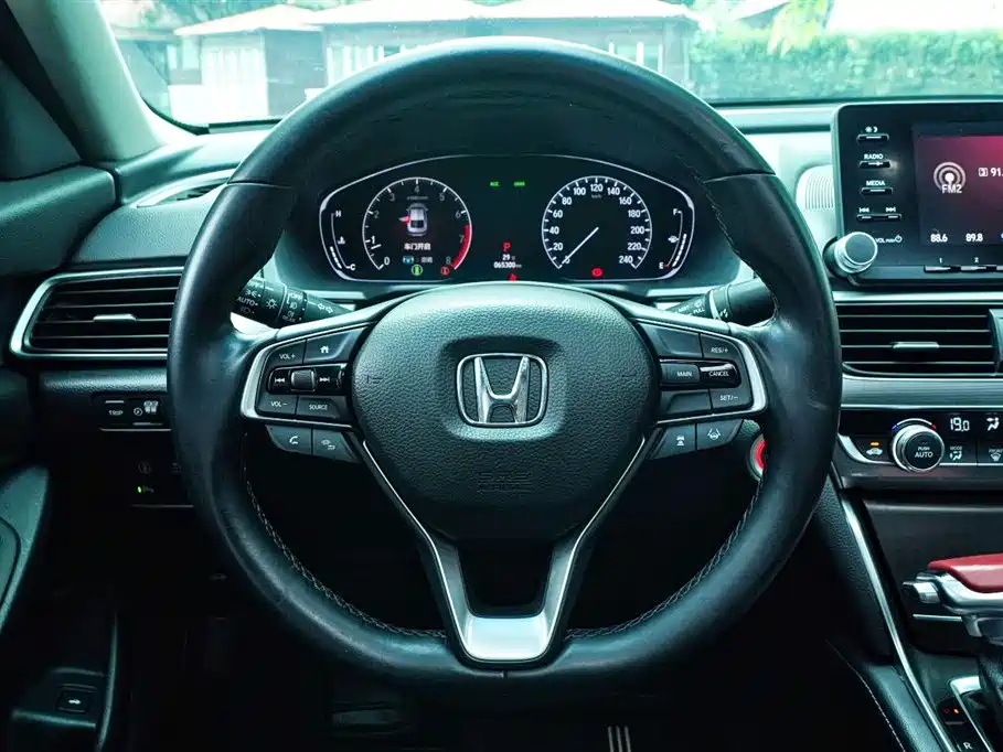 Honda Accord 2018 — фото 10