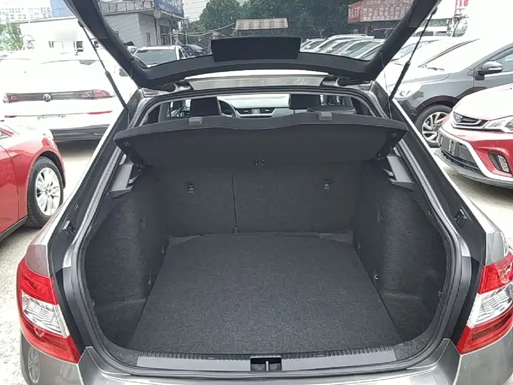 Skoda Octavia 2017 — фото 19