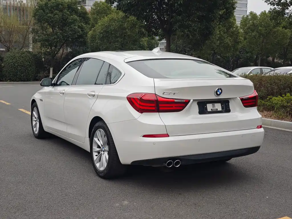 BMW 5 Series GT 2017 — фото 23