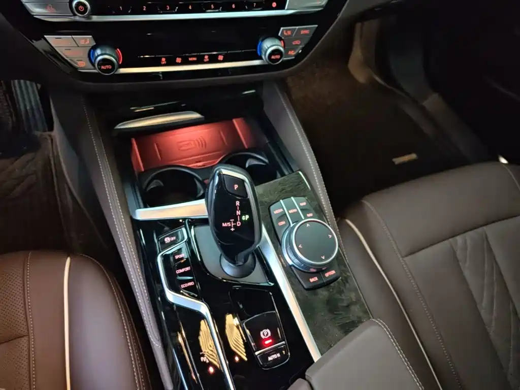 BMW 5 Series 2021 — фото 14