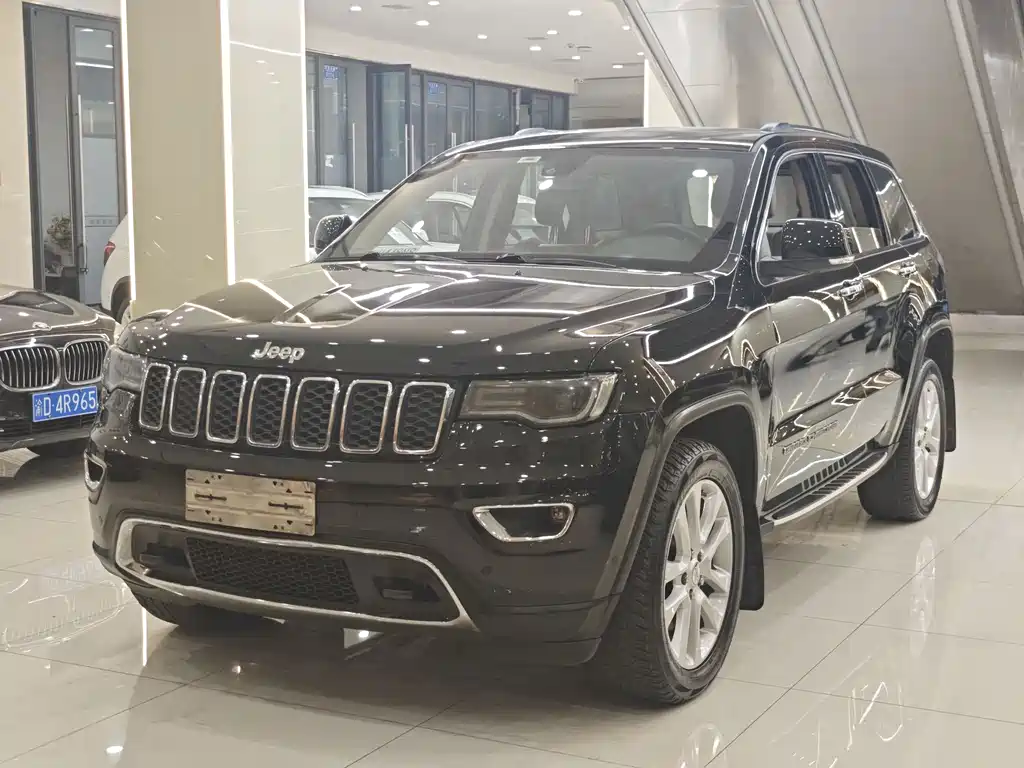 Jeep Grand Cherokee 2019 — фото 1