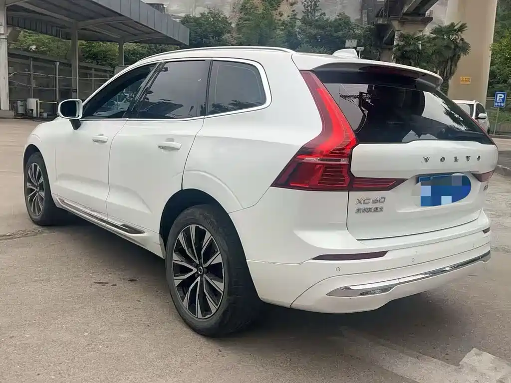 Volvo XC60 2023 — фото 8