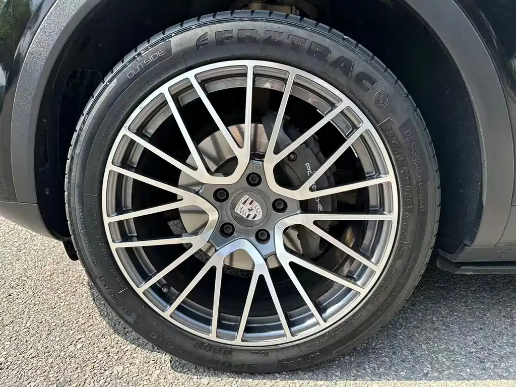 Porsche Cayenne 2018 — фото 12