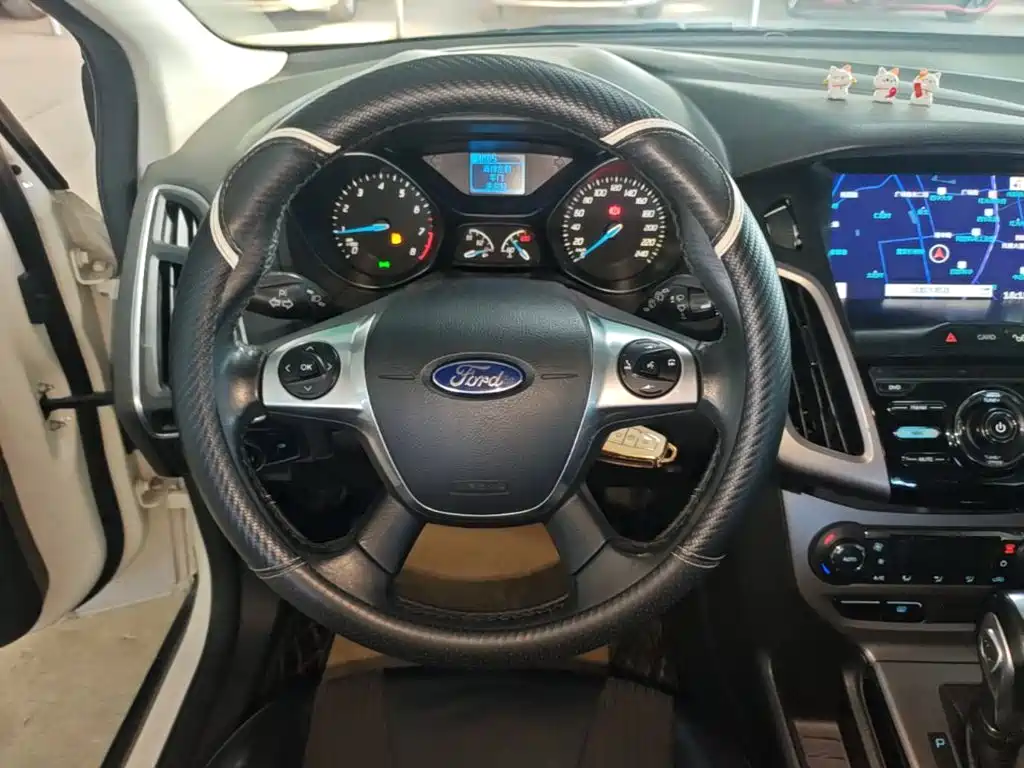 Ford Focus 2014 — фото 11