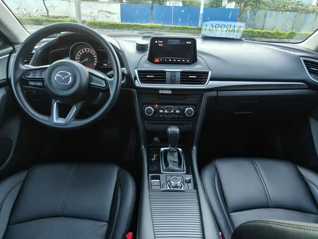 Mazda 3 Axela 2017 — фото 10