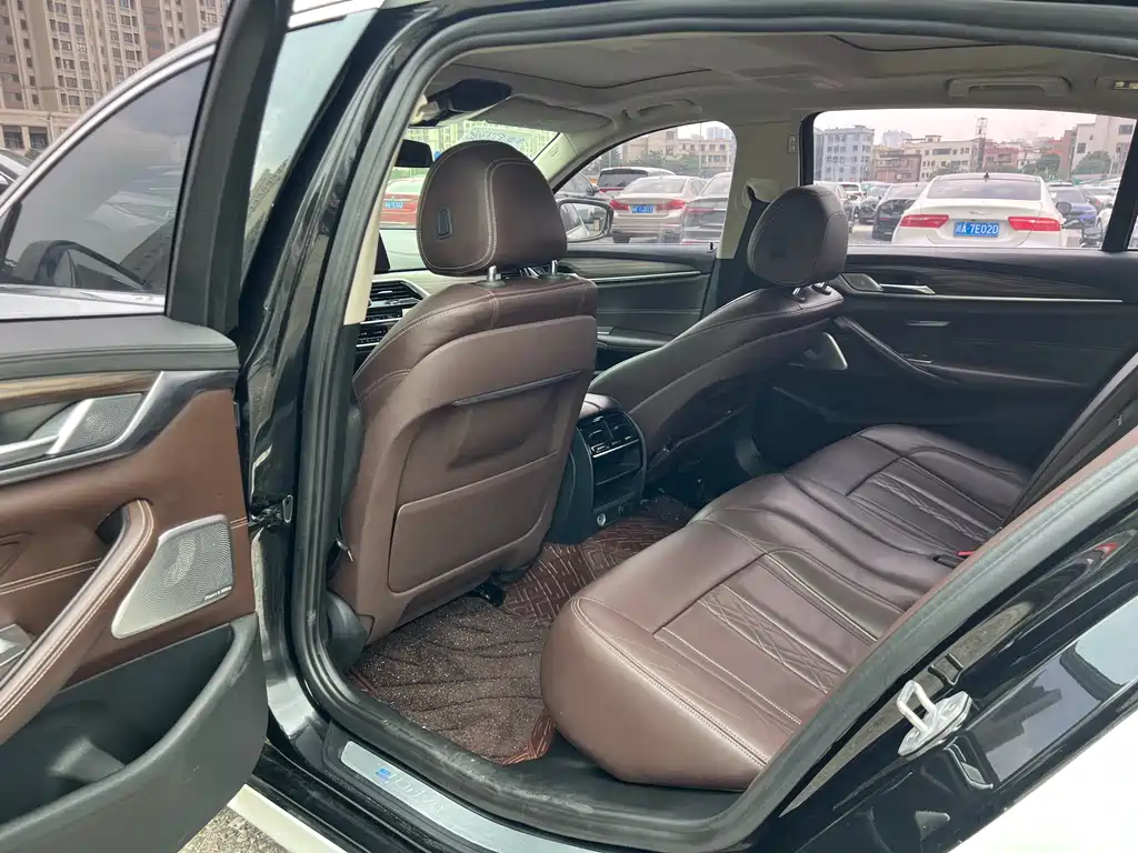 BMW 5 Series New Energy 2018 — фото 14