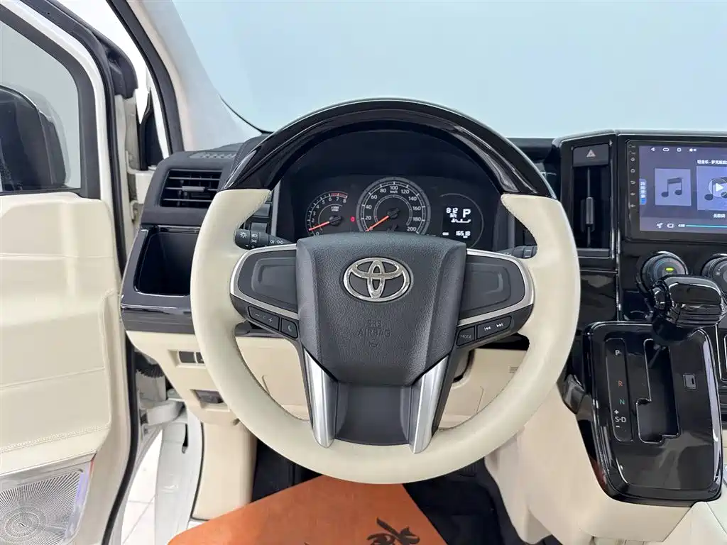 Toyota Hiace 2025 — фото 18
