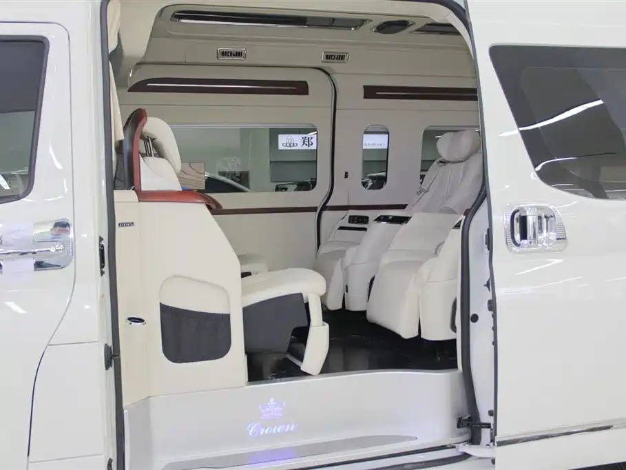 Toyota Hiace 2025 — фото 13