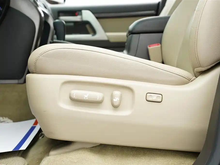 Toyota Land Cruiser 2010 — фото 11