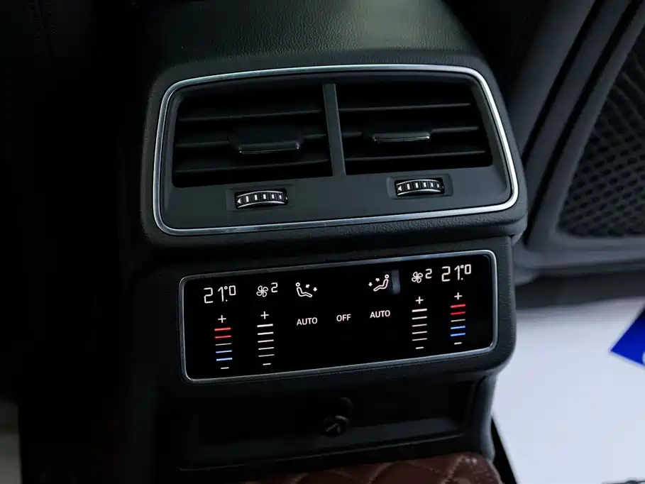 Audi S6 2020 — фото 37