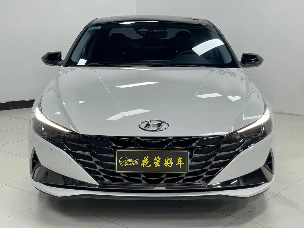 Hyundai Elantra 2023 — фото 3
