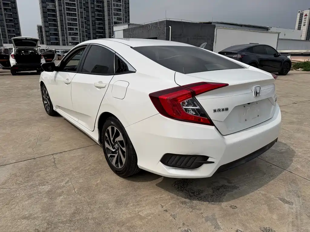 Honda Civic 2018 — фото 6