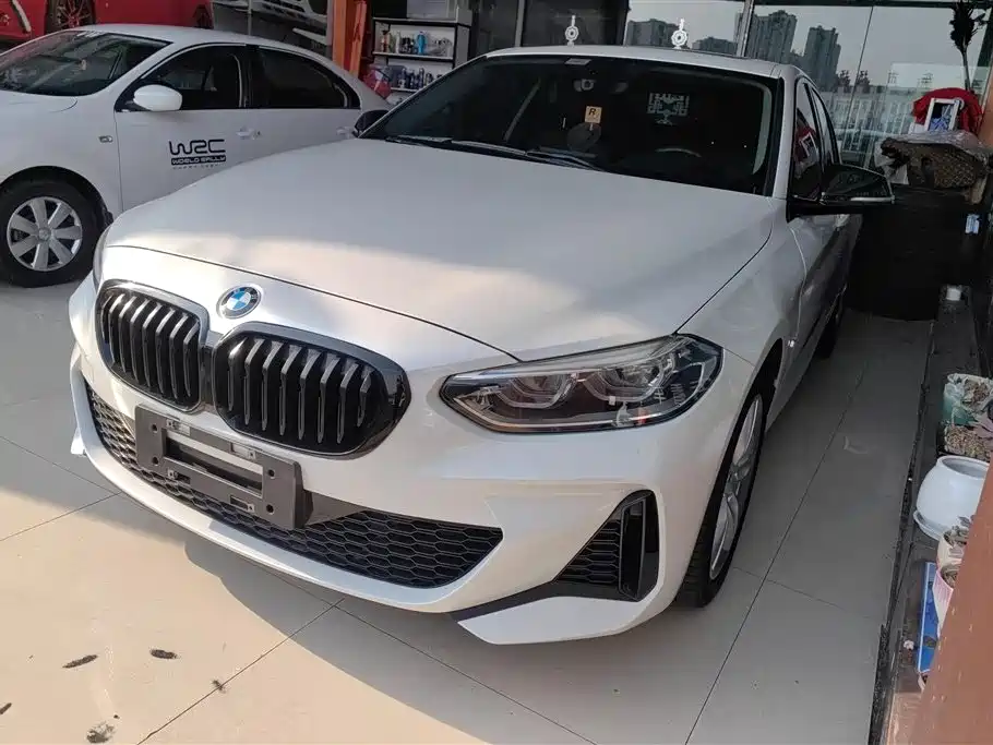 BMW 1 Series 2020 — фото 1