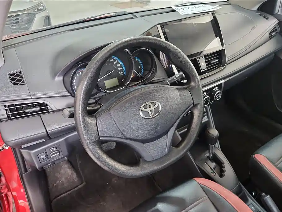 Toyota Yaris L 2017 — фото 15