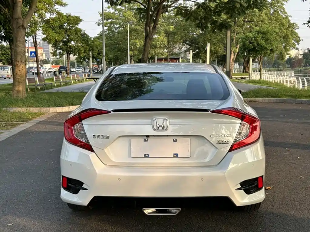 Honda Civic 2019 — фото 25