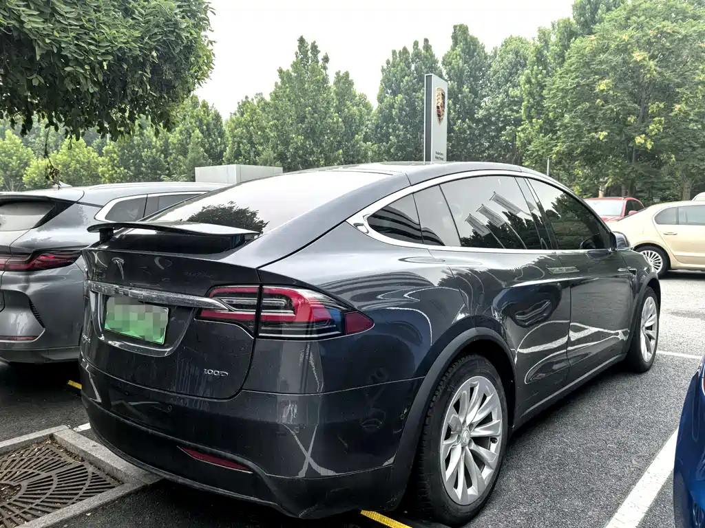 Tesla Model X 2018 — фото 3