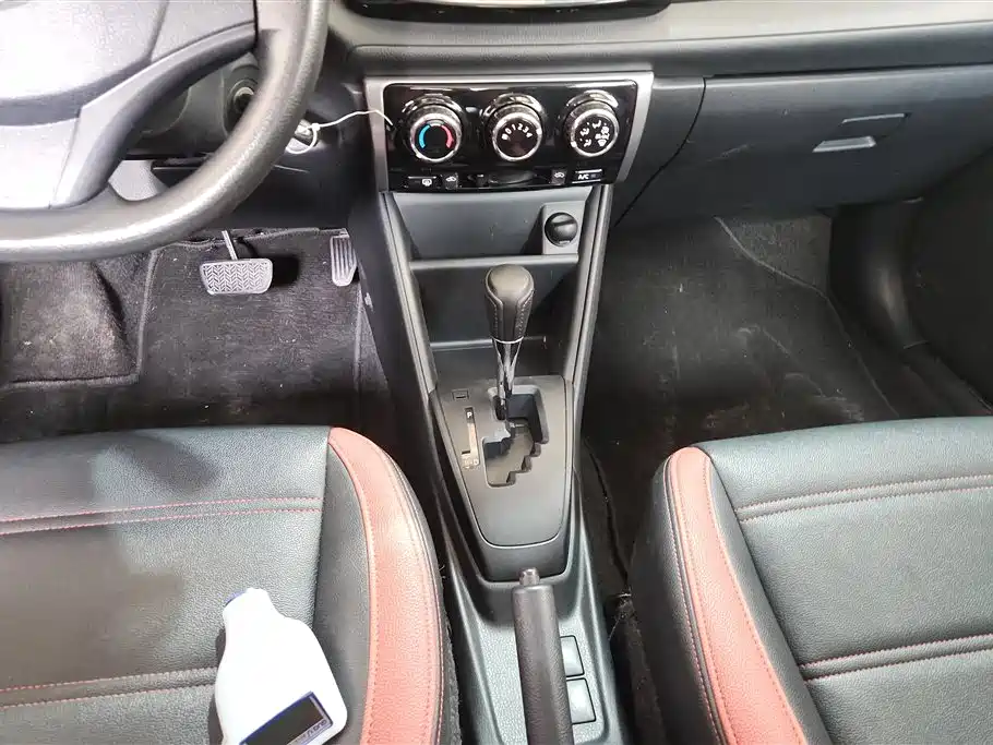 Toyota Yaris L 2017 — фото 16